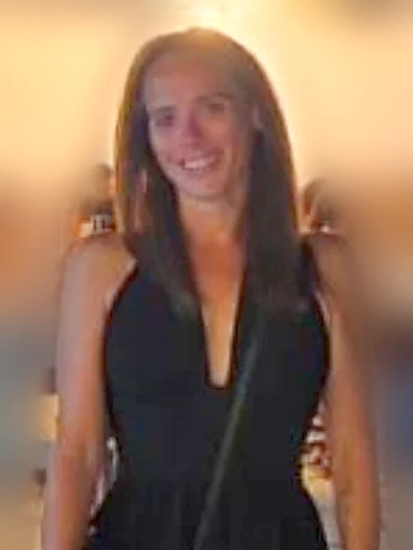 Andrea, lächelnd am Abend