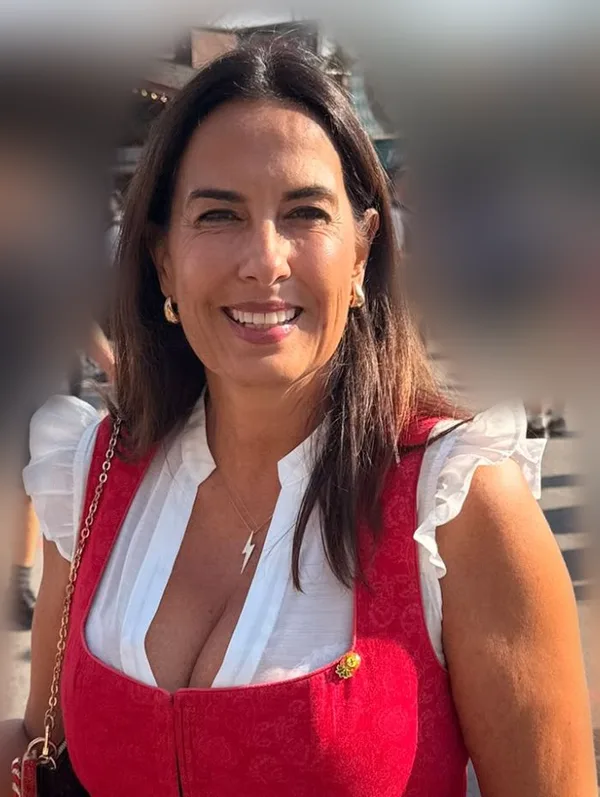 Sandra, lächelnd